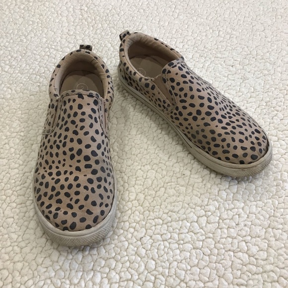 Girls Cat & Jack Slip On Brown w/ Dark Brown Spots Fashion Sneaker Shoes
Youth 2 - Picture 9 of 16